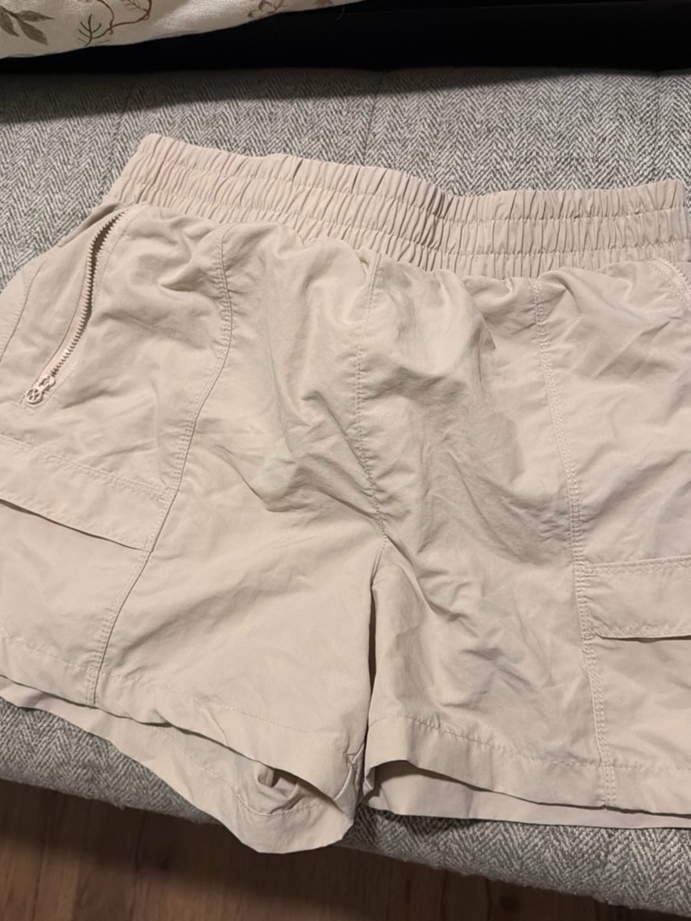 Women's Elastic-Waist Athletic Shorts in Light Beige